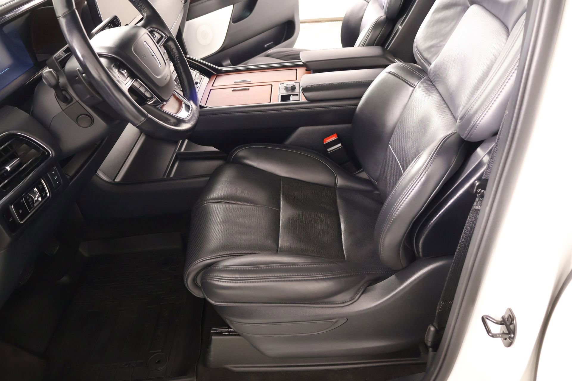 Used 2023 Lincoln Navigator Reserve image 12