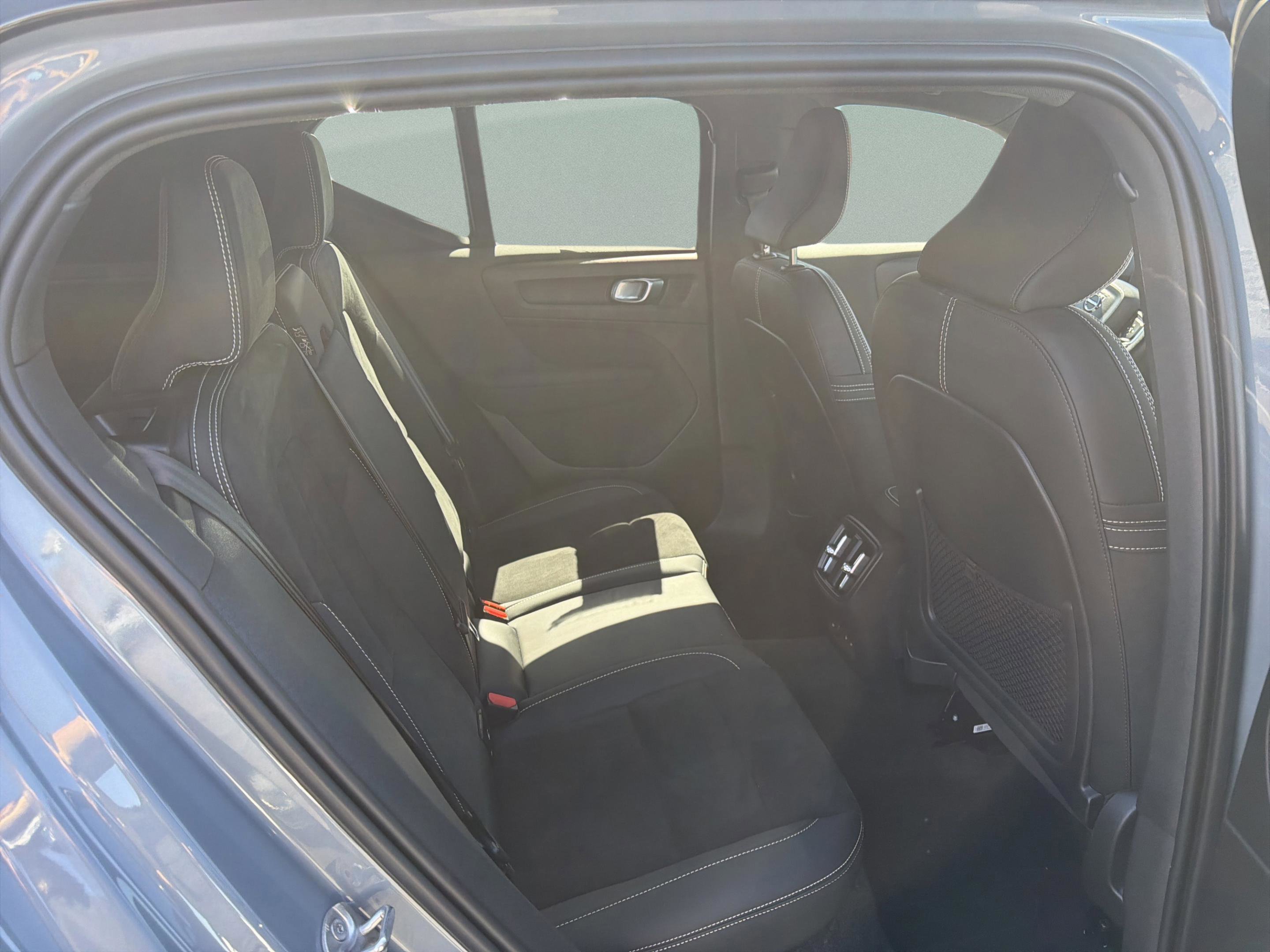 Used 2023 Volvo XC40 Recharge Ultimate image 23