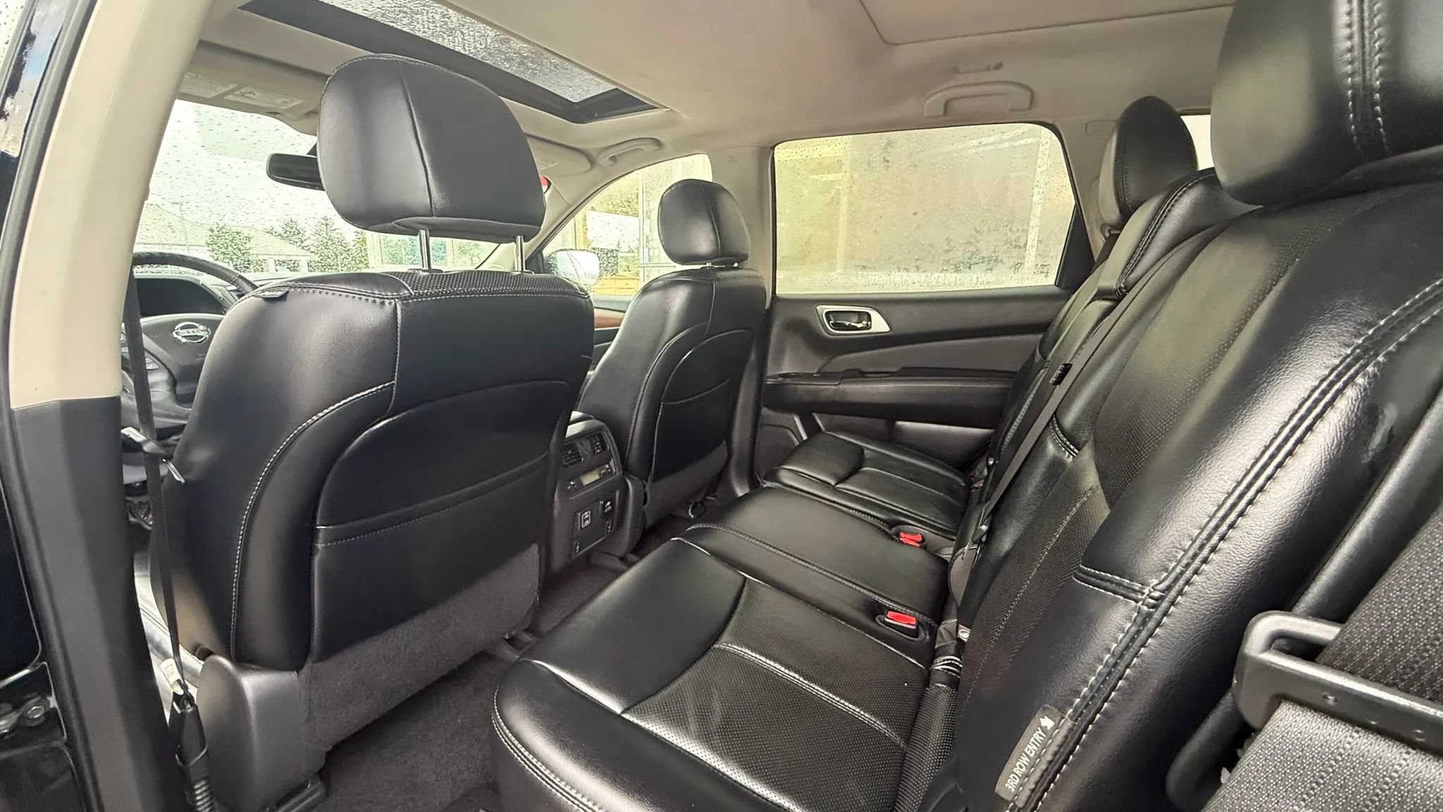 Used 2018 Nissan Pathfinder Platinum w/ Cargo Package FWD image 11