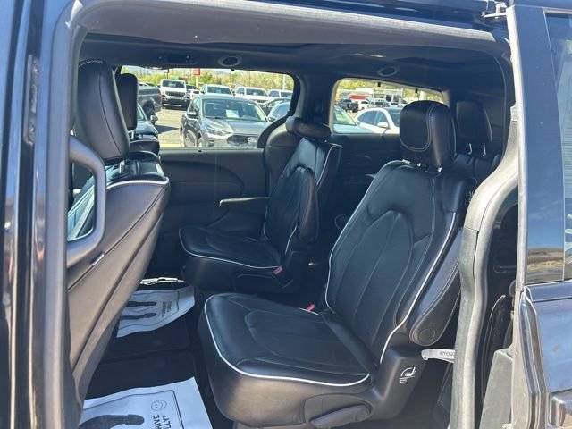 Used 2018 Chrysler Pacifica Limited w/ Advanced Safetytec Group FWD image 15