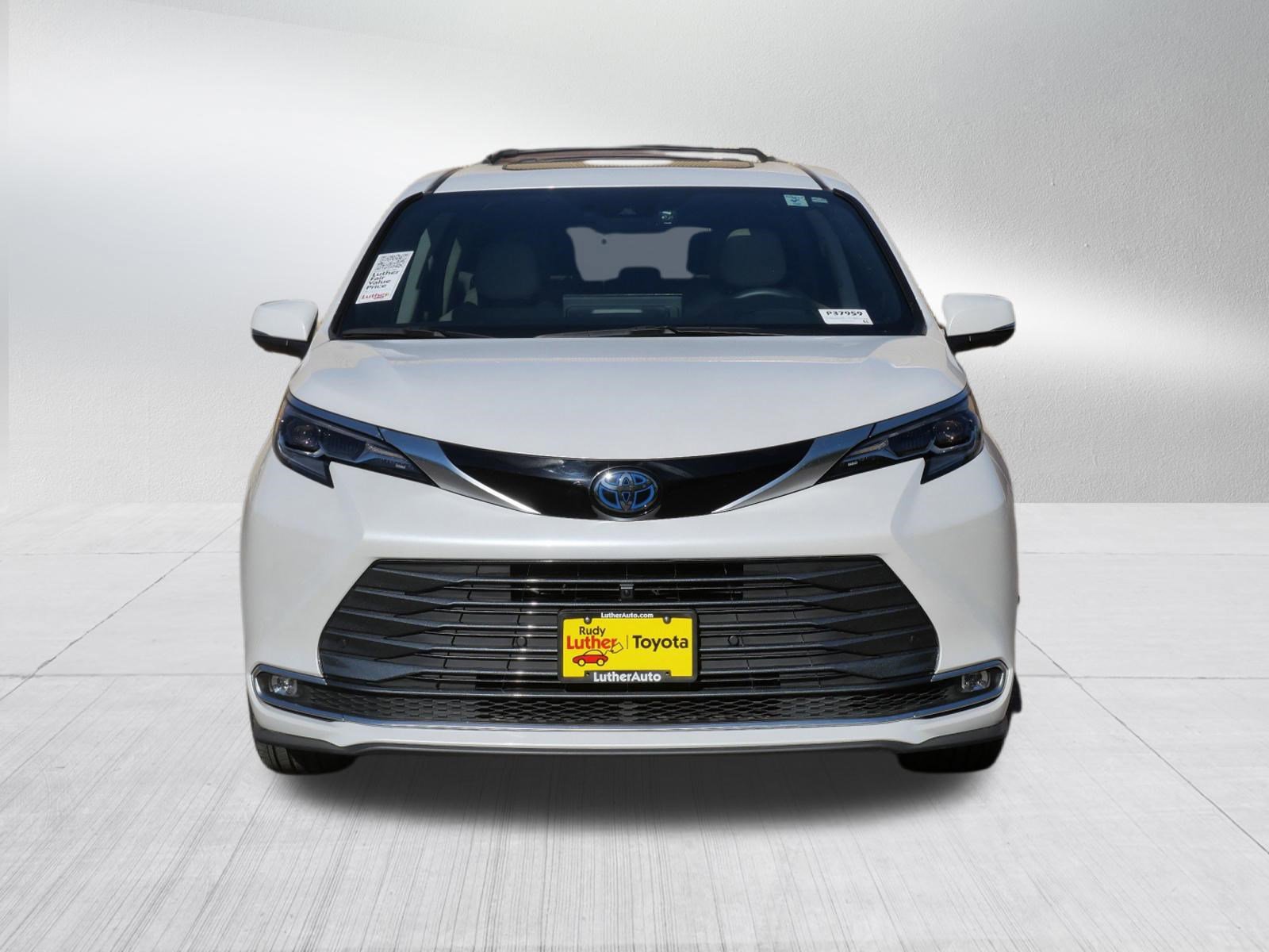 Certified 2025 Toyota Sienna Platinum FWD image 2