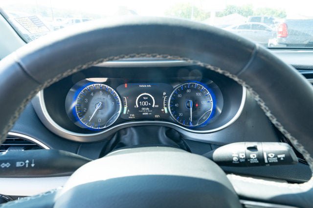 Used 2023 Chrysler Pacifica Touring-L FWD image 19