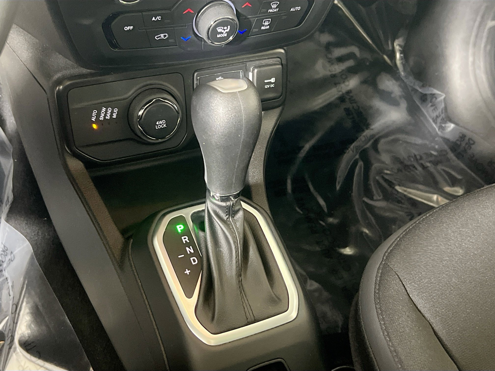 Used 2023 Jeep Renegade Altitude w/ Sun/Sound Group AWD/4WD image 17