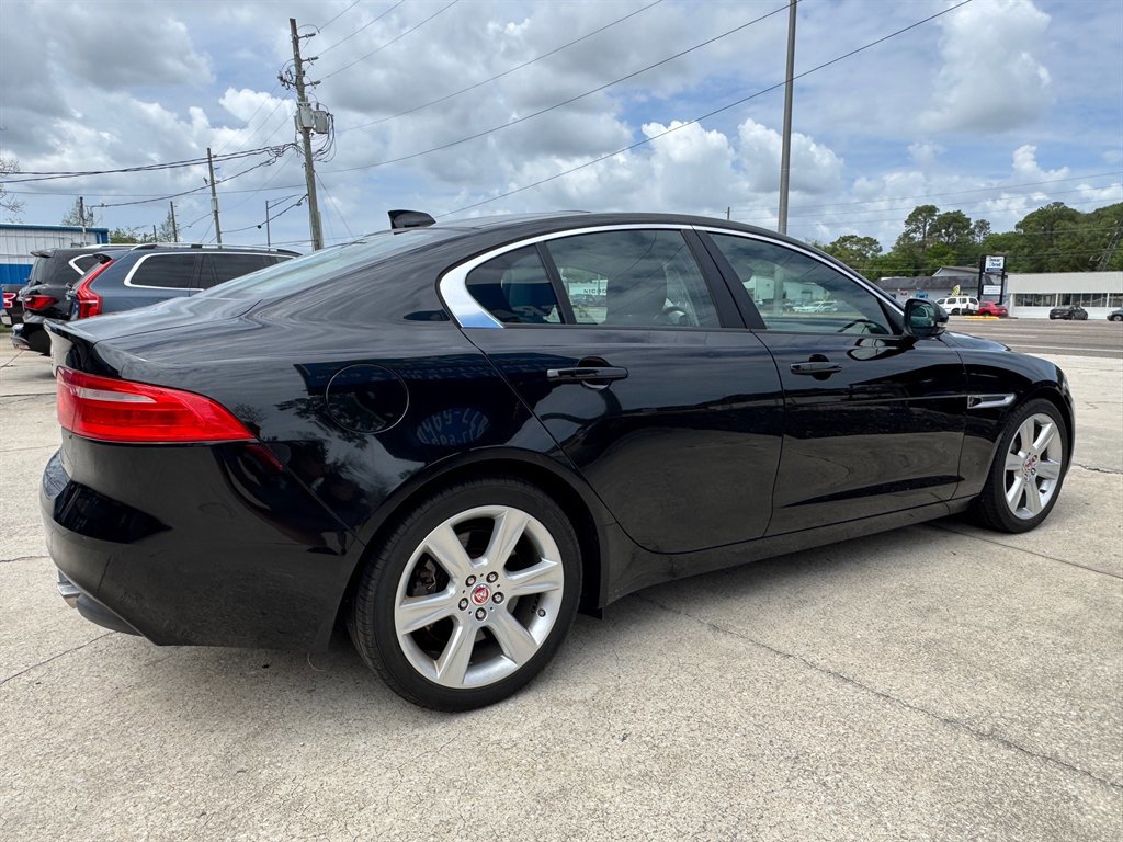 Used 2018 Jaguar XE Premium image 5