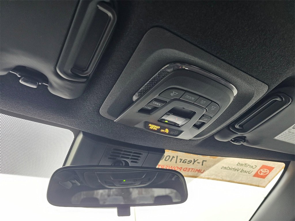 Used 2025 Toyota Corolla SE image 33