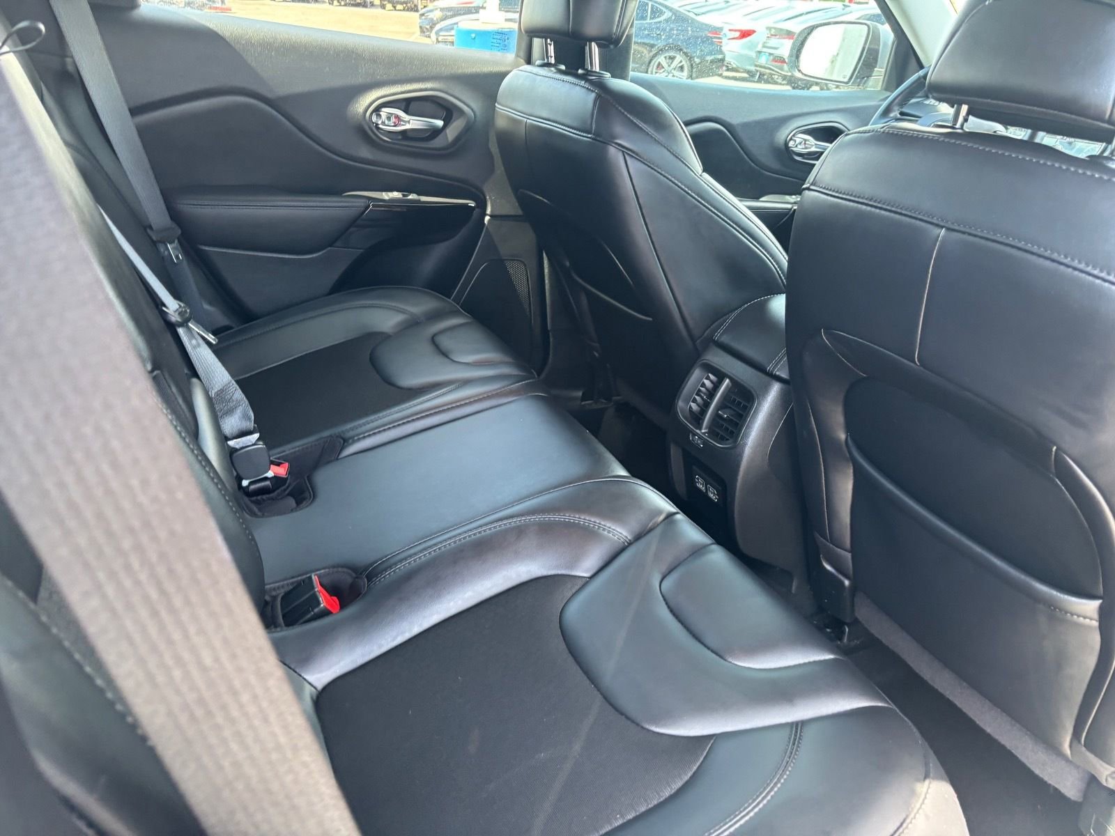 Used 2021 Jeep Cherokee Latitude Plus image 16