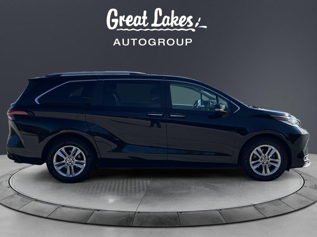 Used 2022 Toyota Sienna Limited image 6