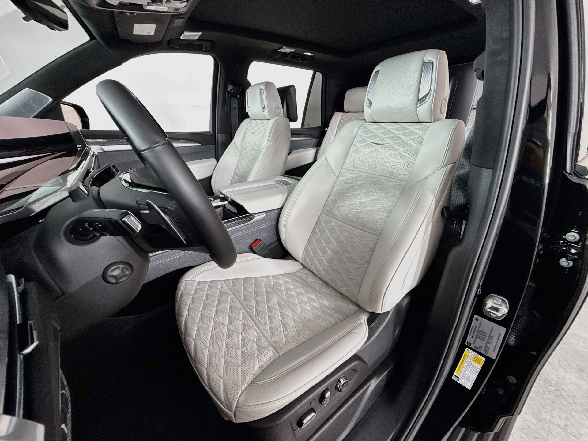 Used 2025 Cadillac Escalade V w/ LPO, ONYX Package AWD/4WD image 9
