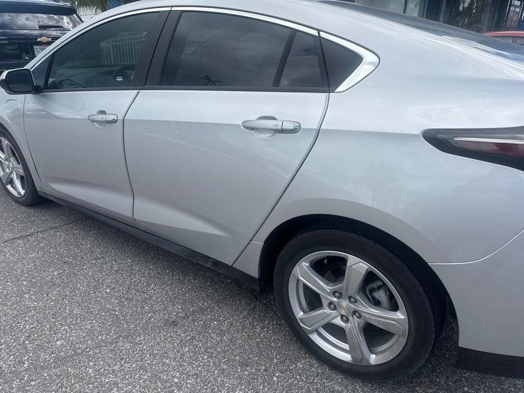 Used 2017 Chevrolet Volt LT FWD image 6