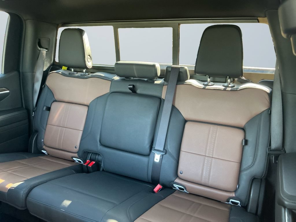 Used 2025 Chevrolet Silverado 1500 High Country w/ Technology Package AWD/4WD image 14