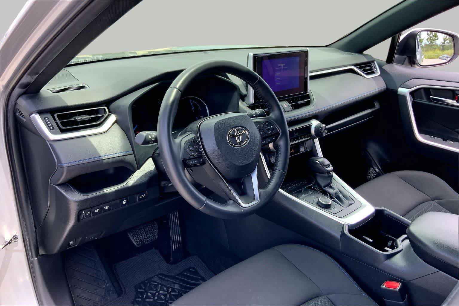 Used 2023 Toyota RAV4 SE w/ Convenience Package AWD/4WD image 17
