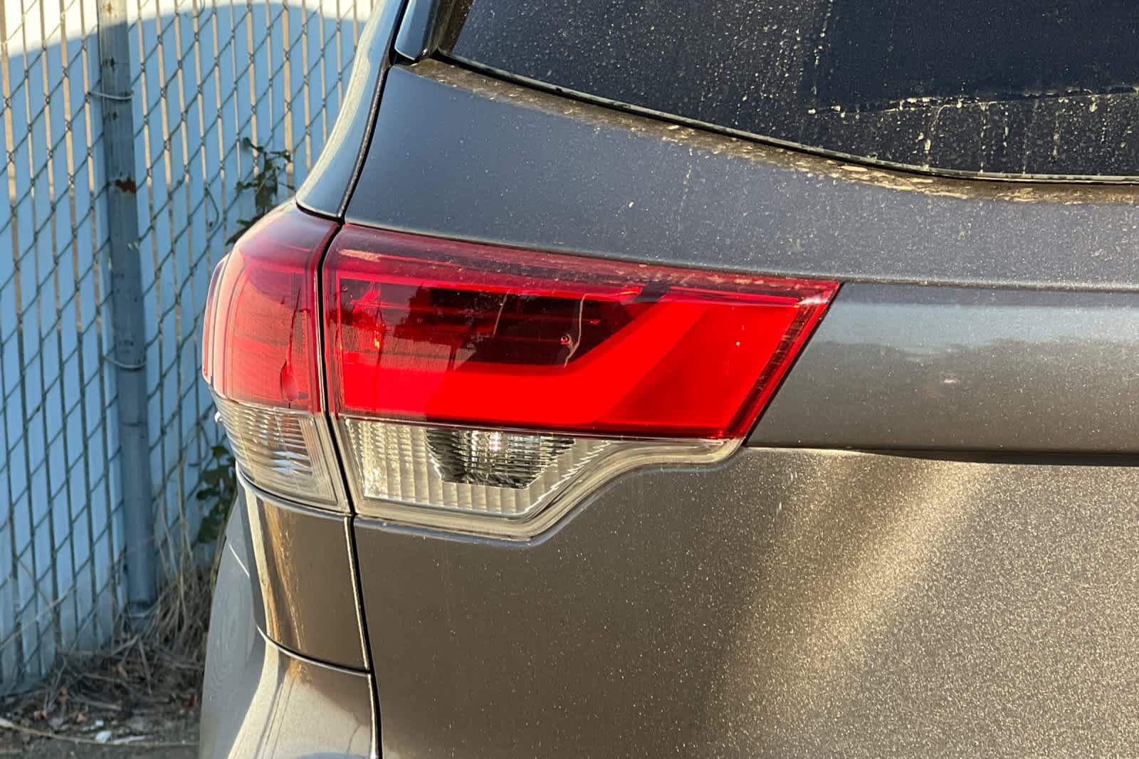 Used 2019 Toyota Highlander XLE AWD/4WD image 23