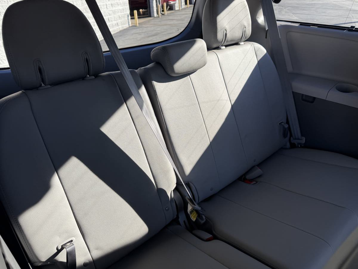 Used 2020 Toyota Sienna XLE Premium AWD/4WD image 19