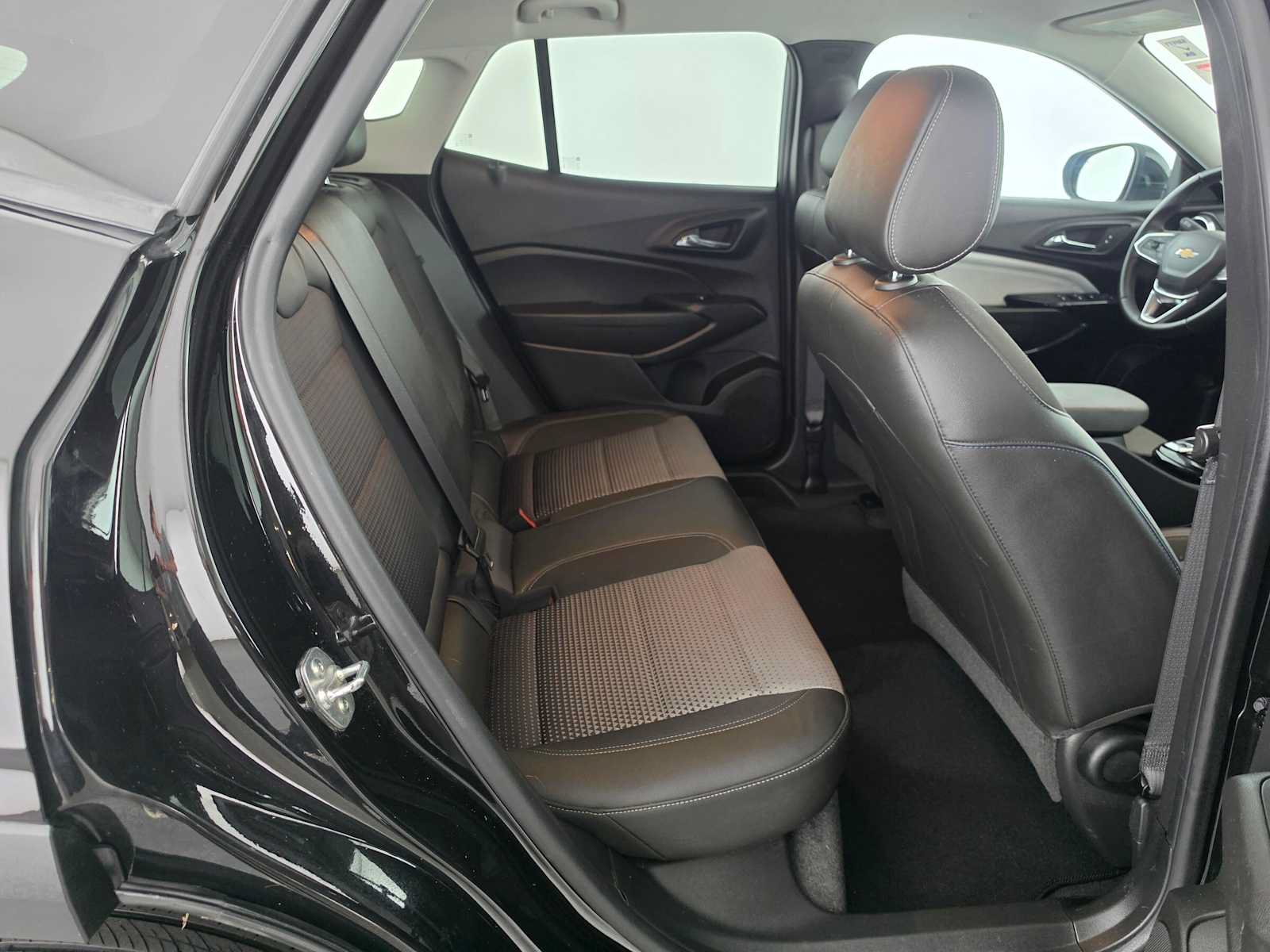 Used 2025 Chevrolet Trax LT w/ Driver Confidence Package FWD image 12
