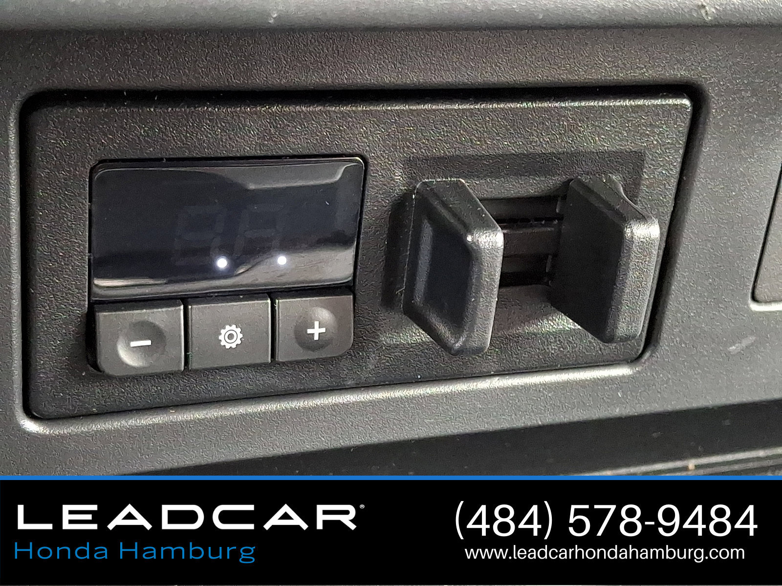 Used 2023 Nissan Titan PRO-4X w/ Pro-4x Convenience Package AWD/4WD image 28