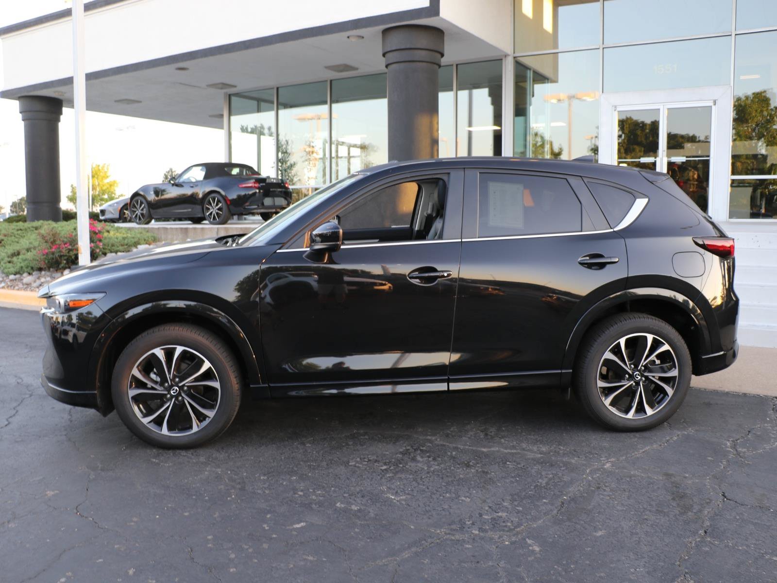 Certified 2025 MAZDA CX-5 AWD 2.5 S w/ Preferred Package image 2