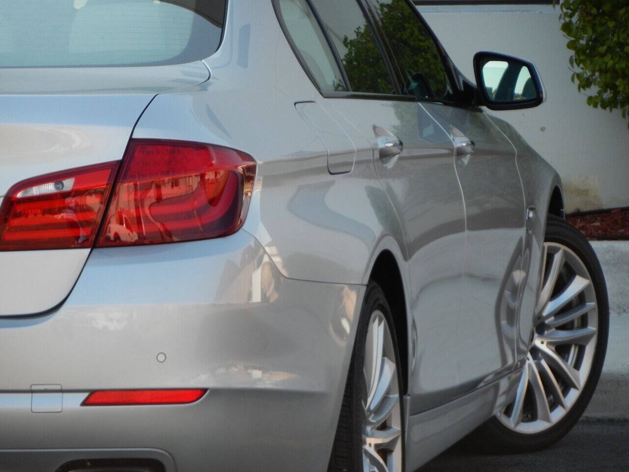 Used 2012 BMW 550i xDrive Sedan AWD/4WD image 18