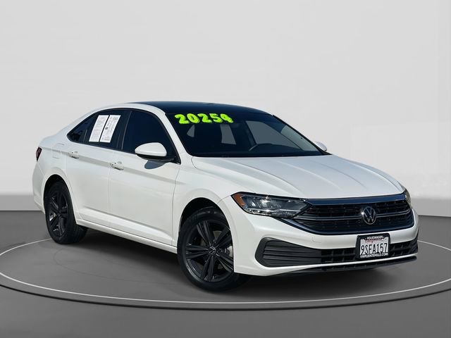 Used 2024 Volkswagen Jetta SE image 1