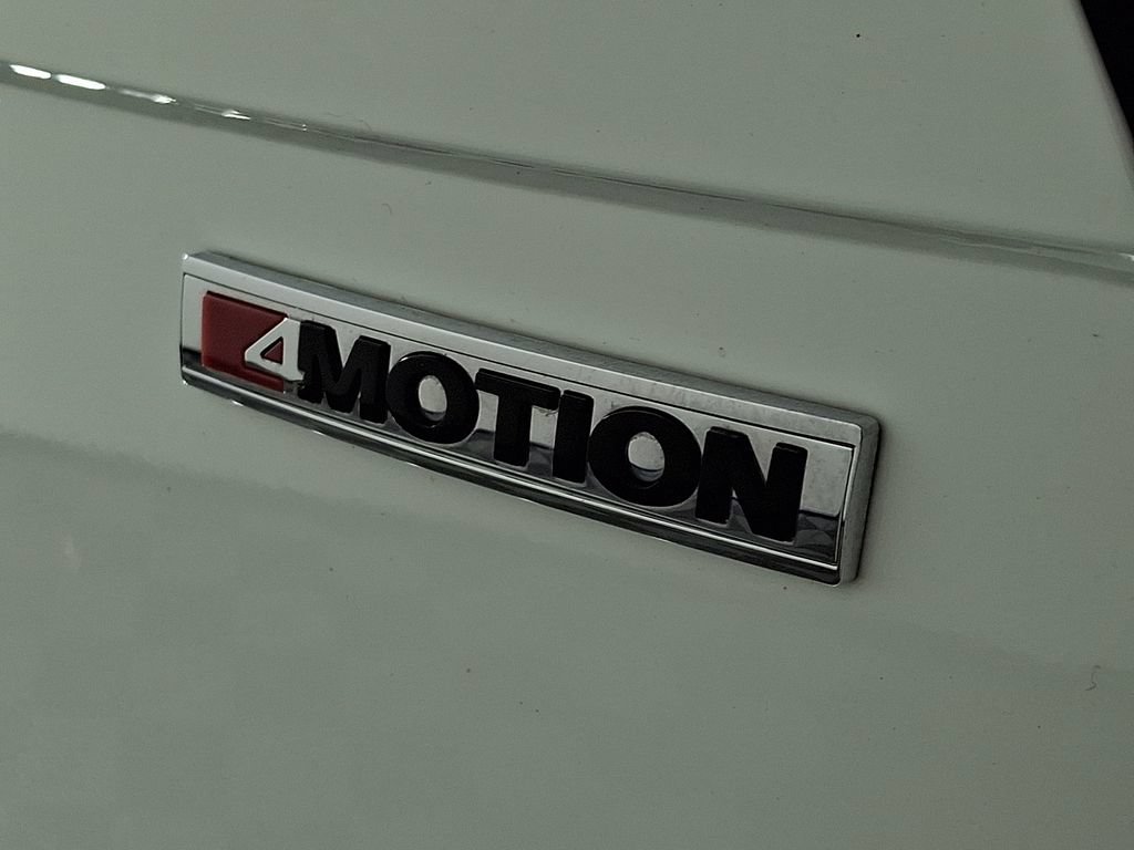 Used 2020 Volkswagen Tiguan SEL AWD/4WD image 32