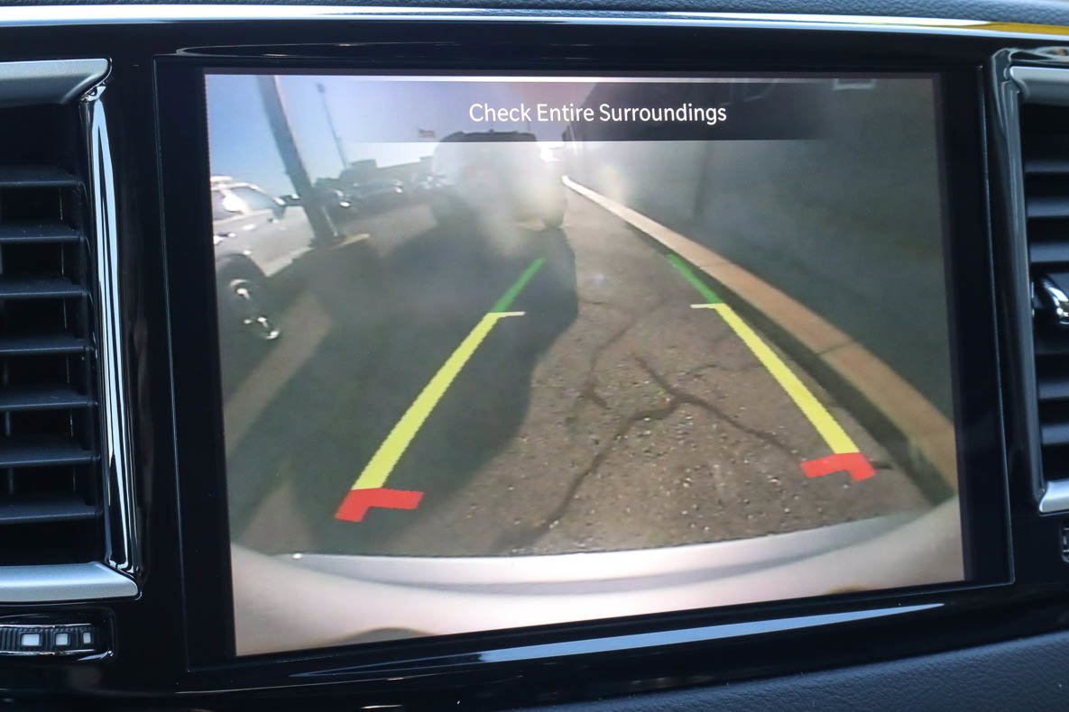 Used 2023 Chrysler Pacifica Touring-L FWD image 12