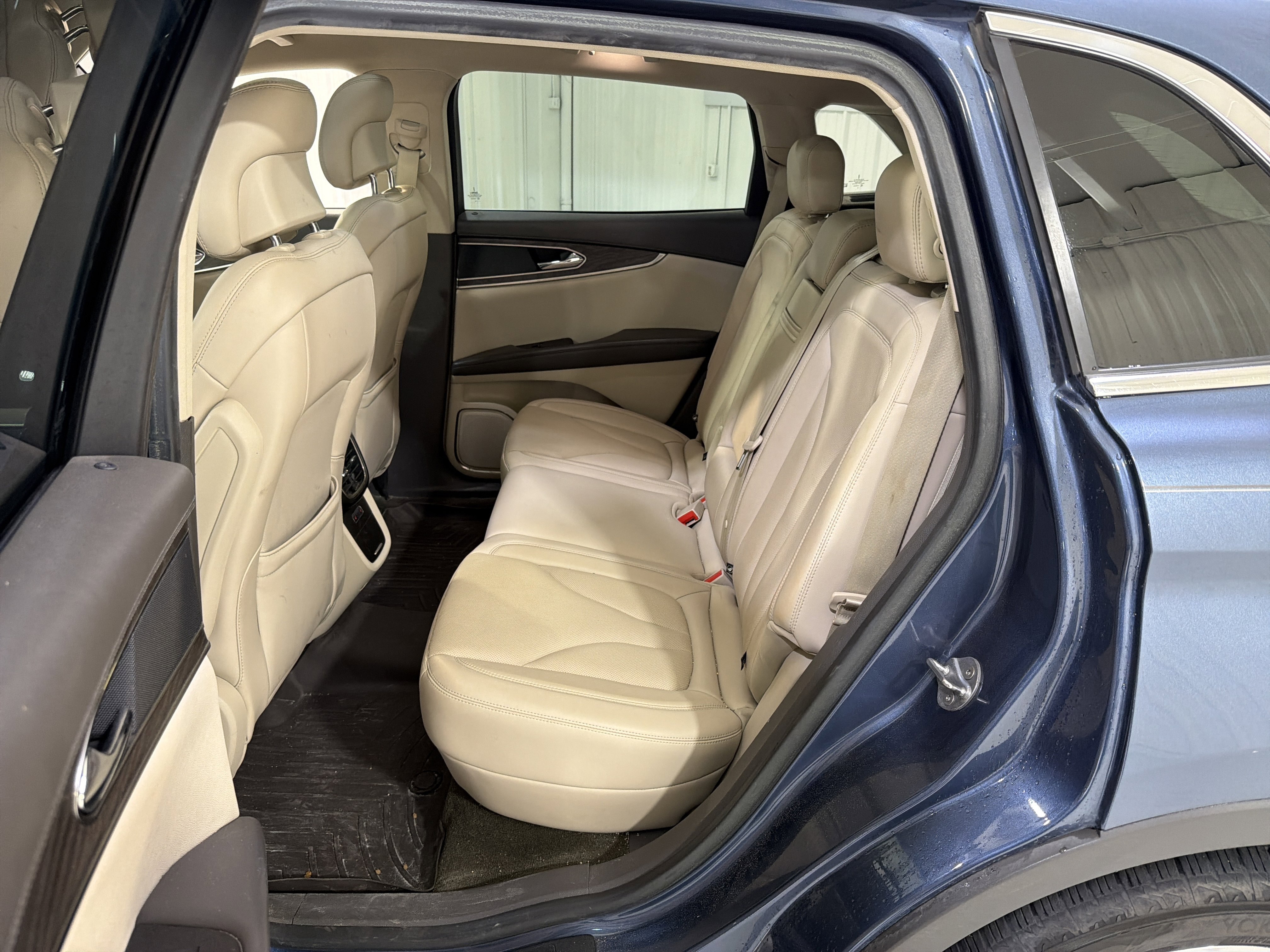 Used 2018 Lincoln MKX Reserve w/ Lincoln MKX Climate Package image 12