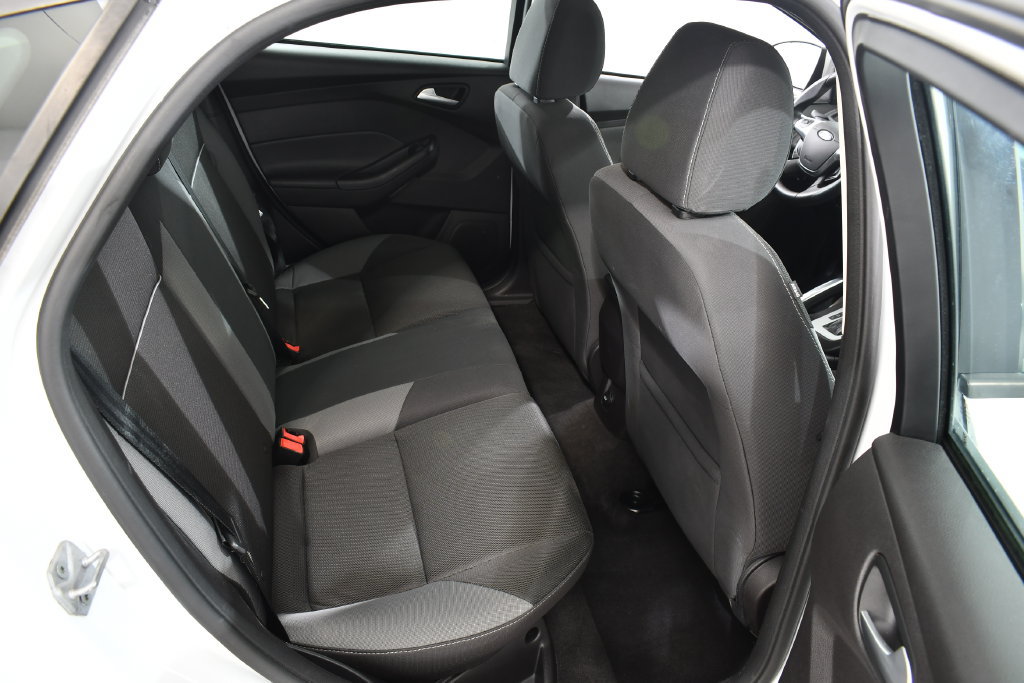 Used 2013 Ford Focus SE w/ SE Winter Pkg FWD image 19