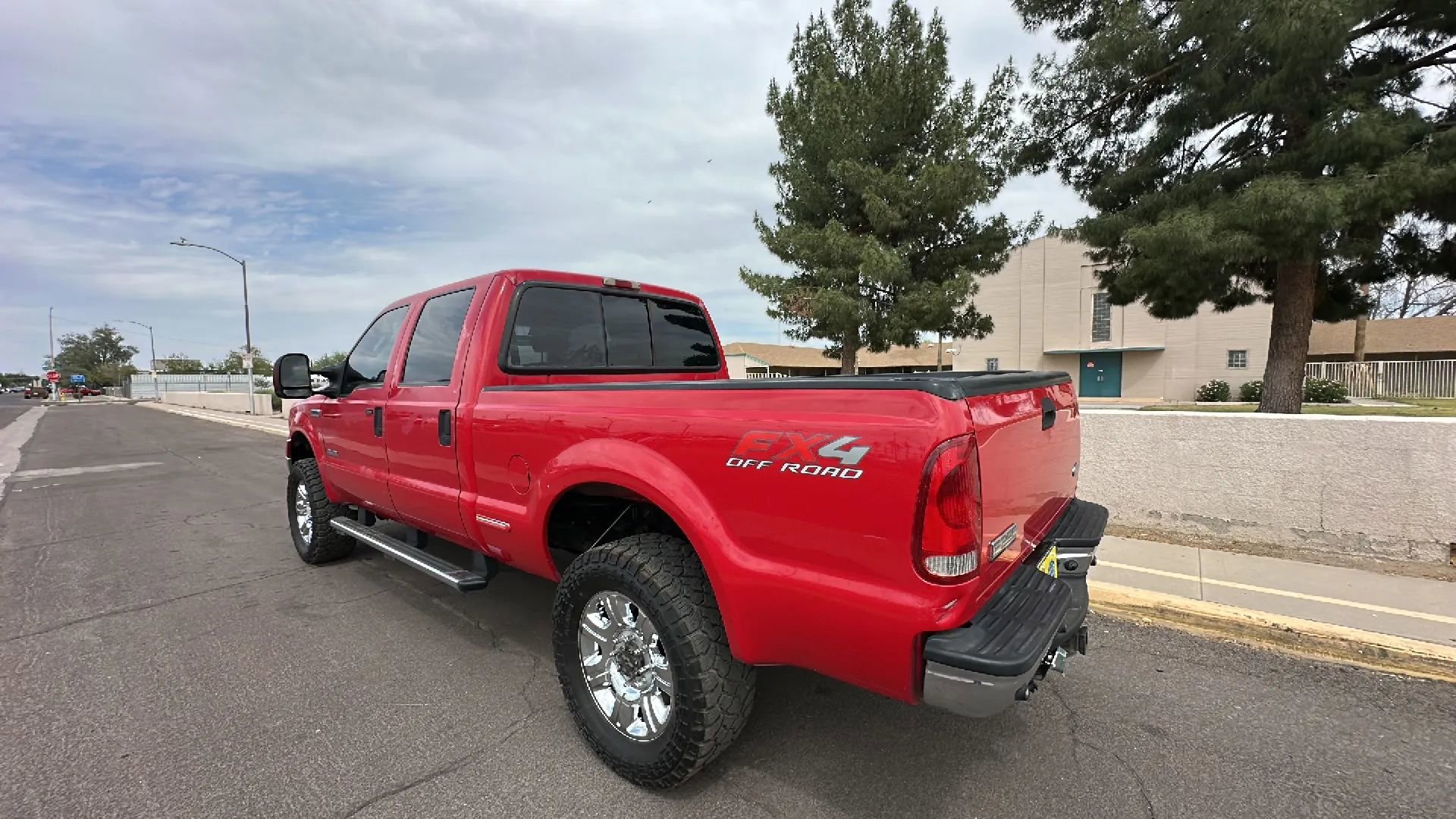 Used 2005 Ford F250 Lariat image 2