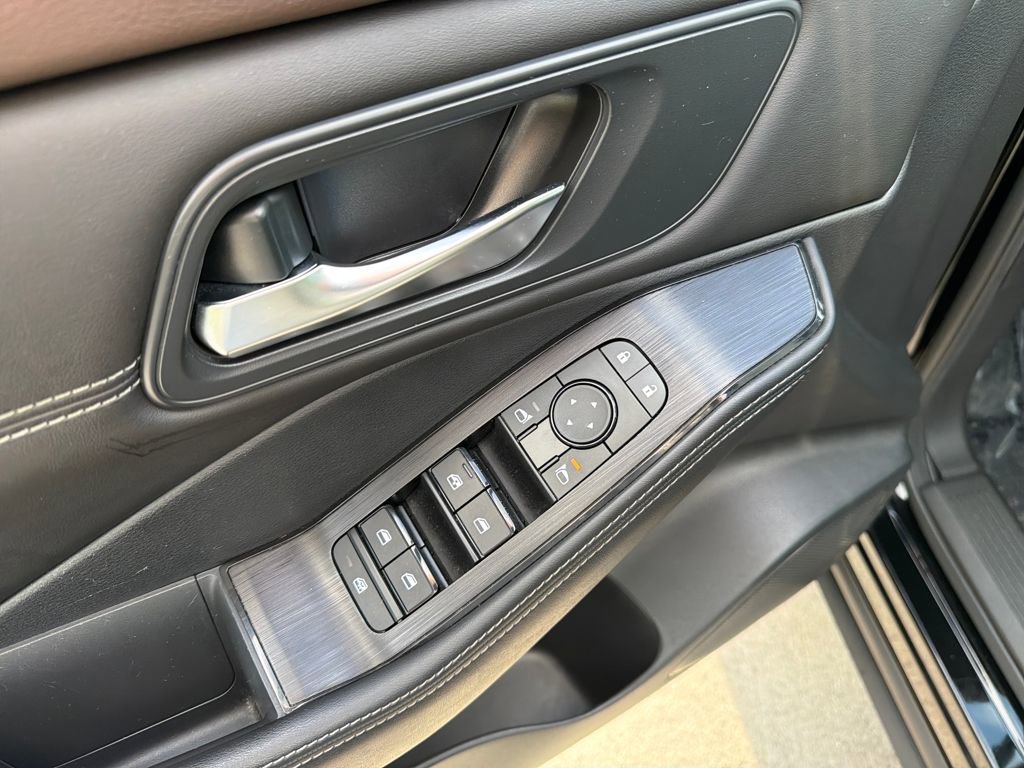 Certified 2023 Nissan Rogue SV w/ SV Premium B Package image 20