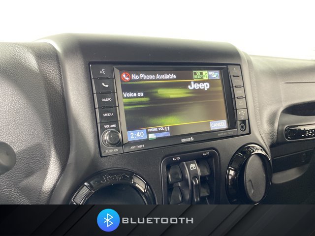 Used 2015 Jeep Wrangler Unlimited Sahara w/ Dual Top Group AWD/4WD image 4