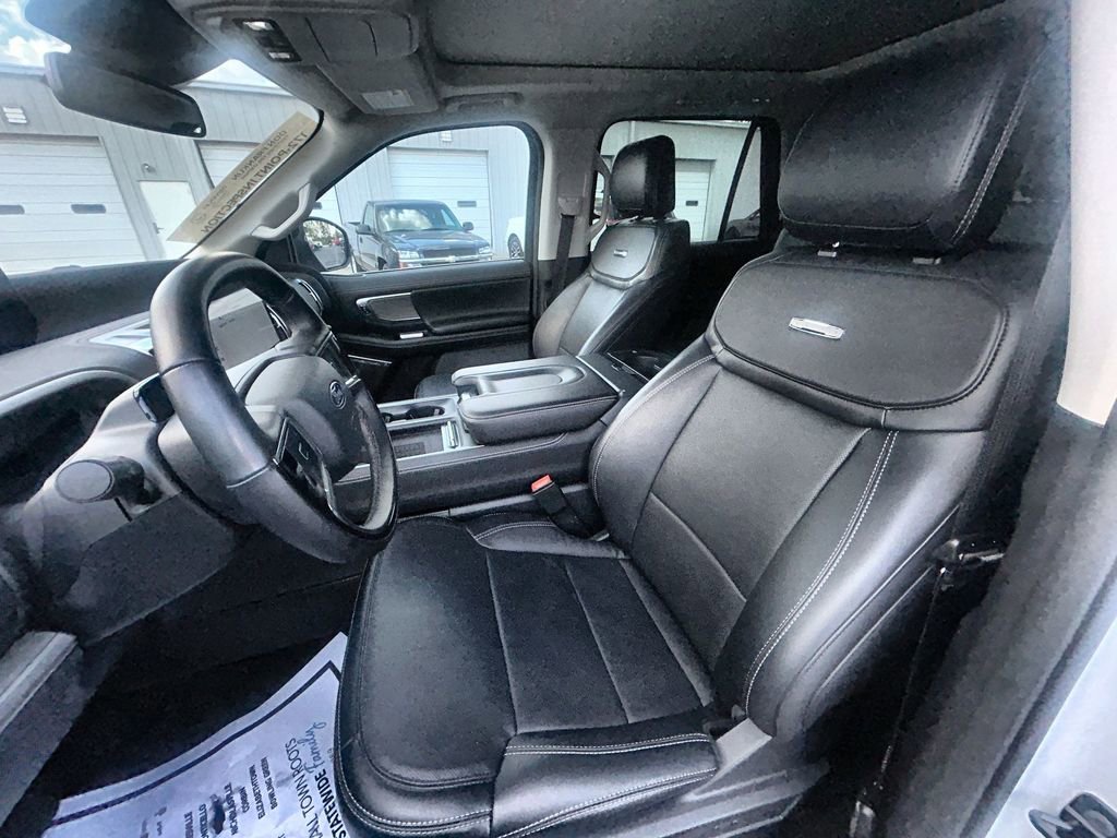 Used 2025 Ford Expedition Platinum image 15