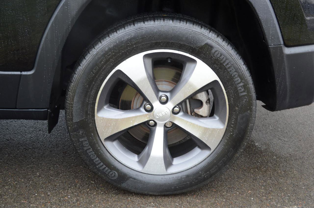 Used 2022 Jeep Cherokee Limited image 10