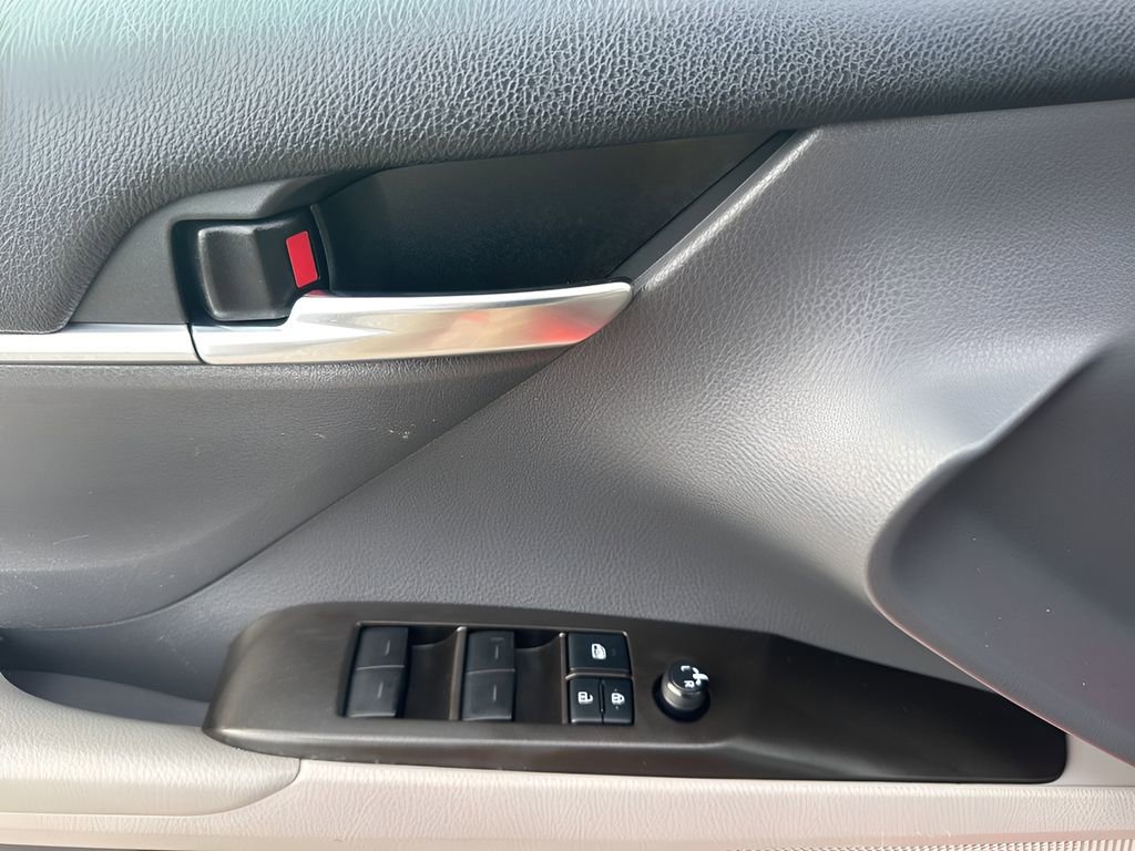 Used 2021 Toyota Camry SE image 23