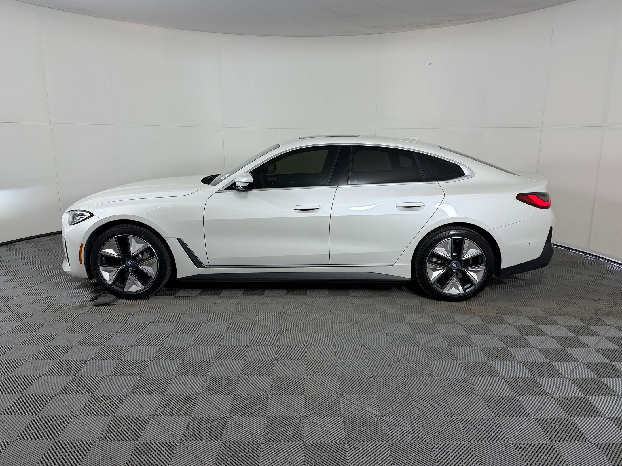 Certified 2023 BMW i4 eDrive35 w/ Premium Package RWD image 2