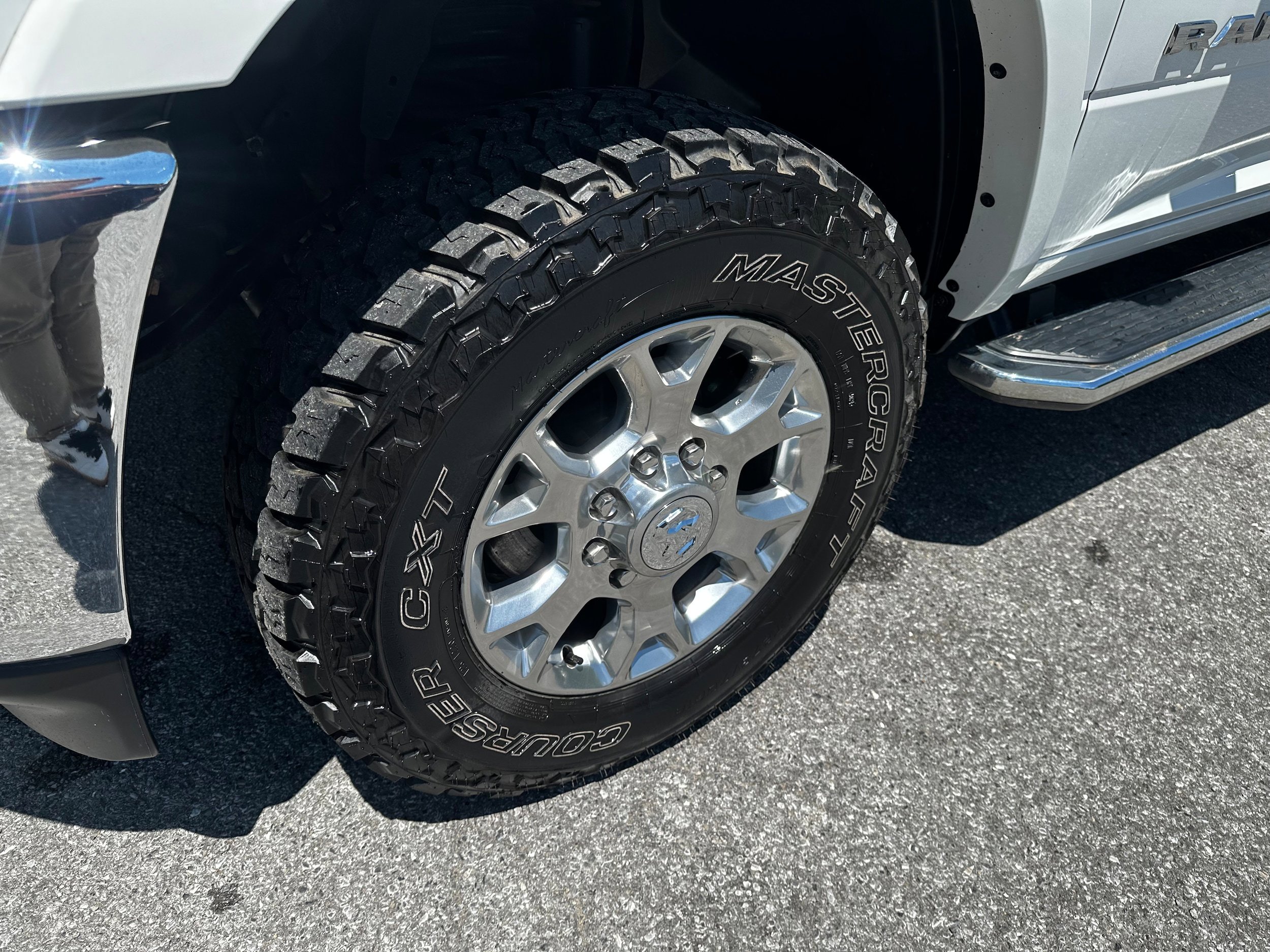 Used 2022 RAM 2500 Laramie AWD/4WD image 3