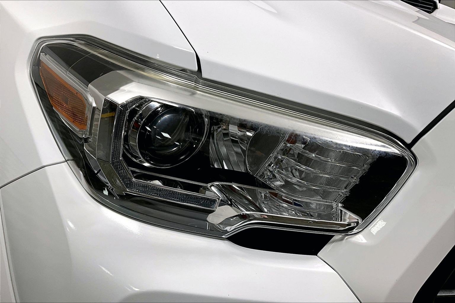 Used 2020 Toyota Tacoma TRD Sport image 28