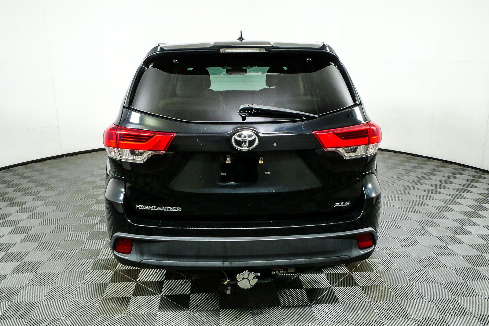 Used 2018 Toyota Highlander XLE FWD image 27