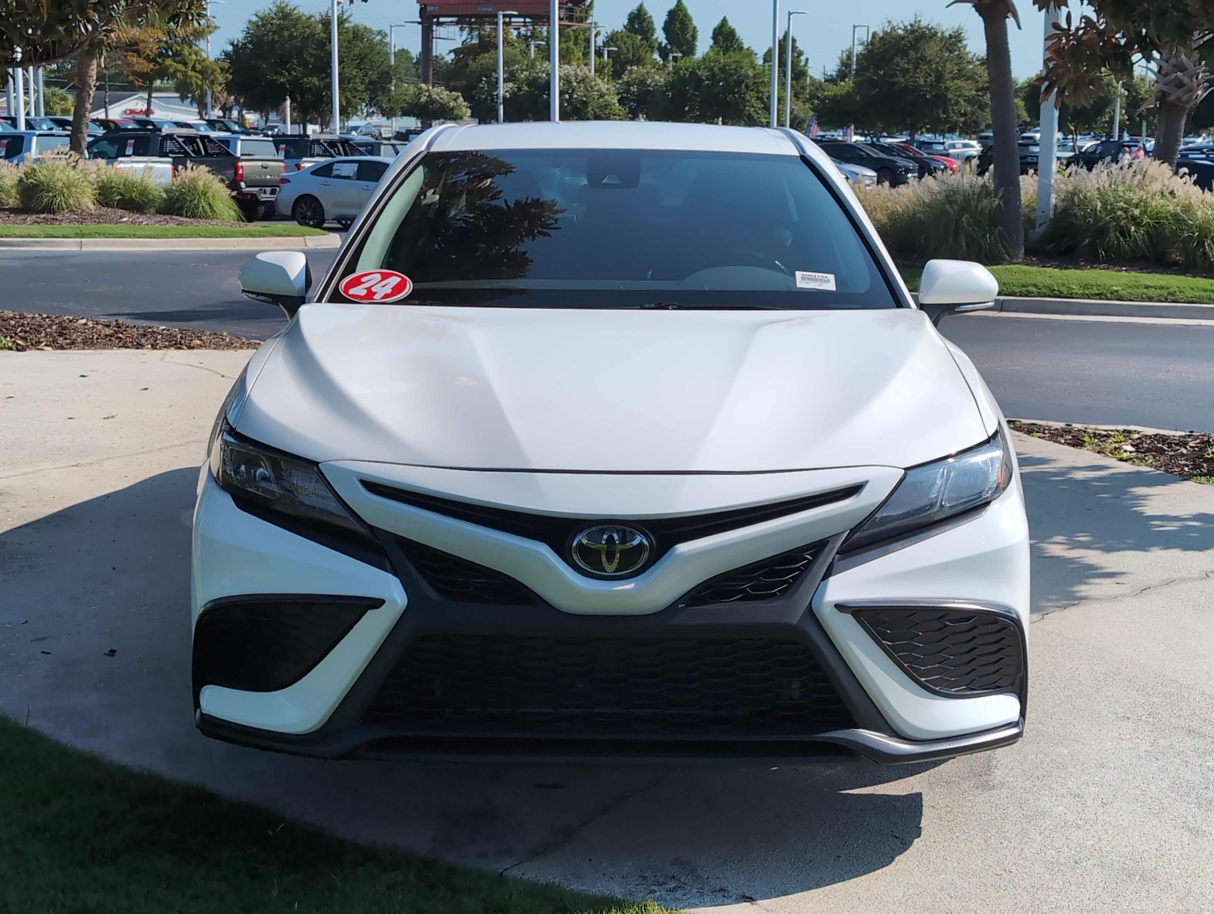 Certified 2024 Toyota Camry SE FWD image 3