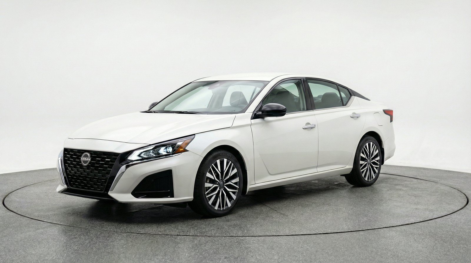 Used 2025 Nissan Altima 2.5 SV FWD image 3