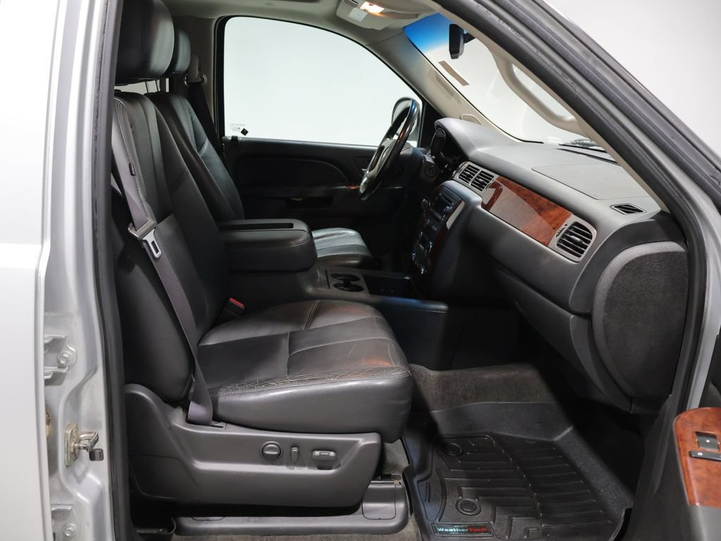 Used 2013 Chevrolet Suburban LT w/ Luxury Package AWD/4WD image 28