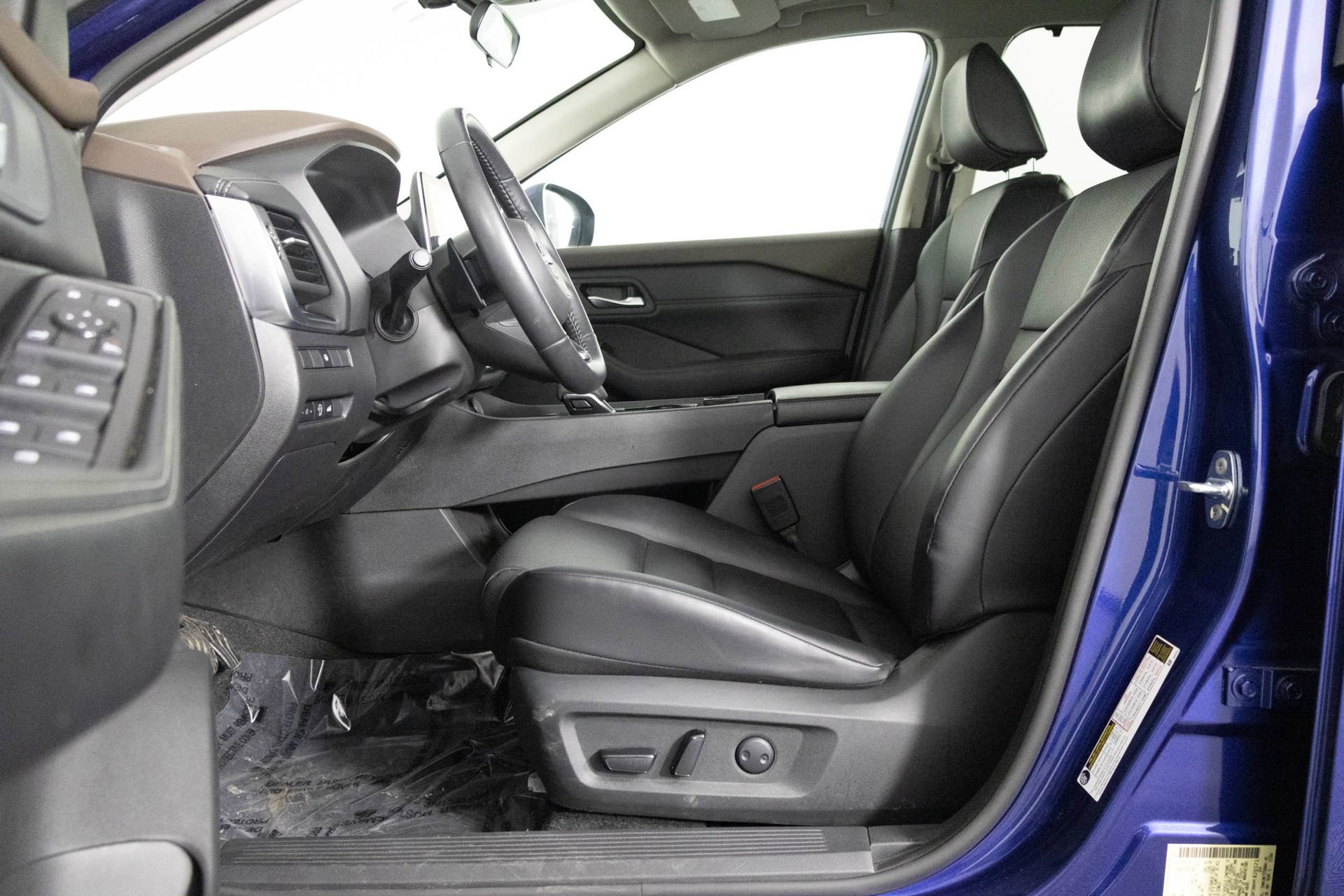 Used 2023 Nissan Rogue SV w/ SV Premium B Package image 19