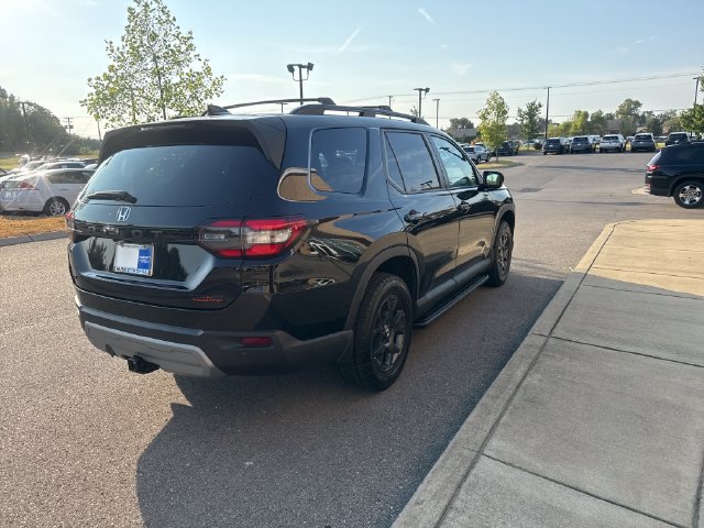 Used 2024 Honda Pilot TrailSport image 4