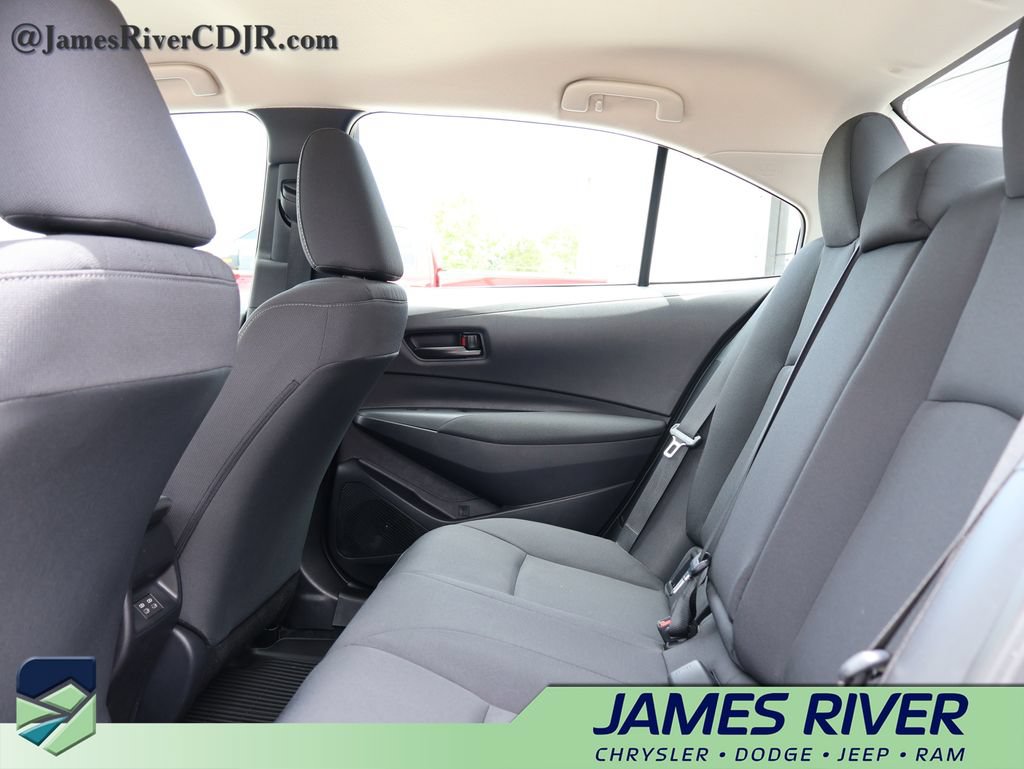 Used 2025 Toyota Corolla LE FWD image 17