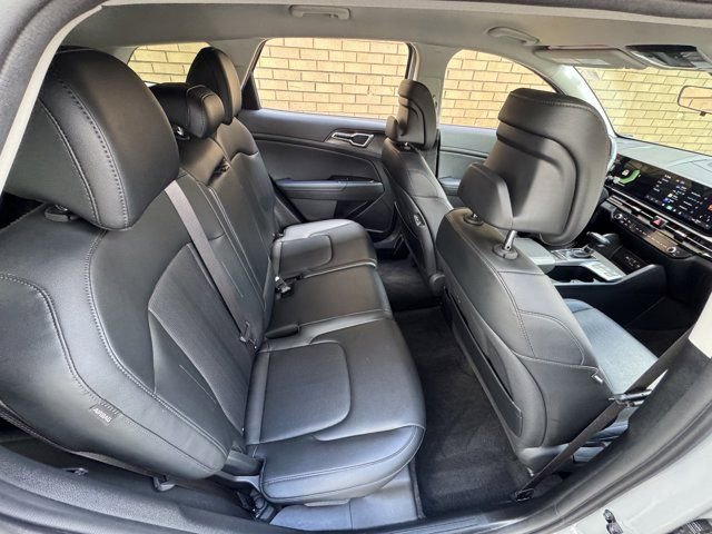 Used 2026 Kia Sportage EX FWD image 13