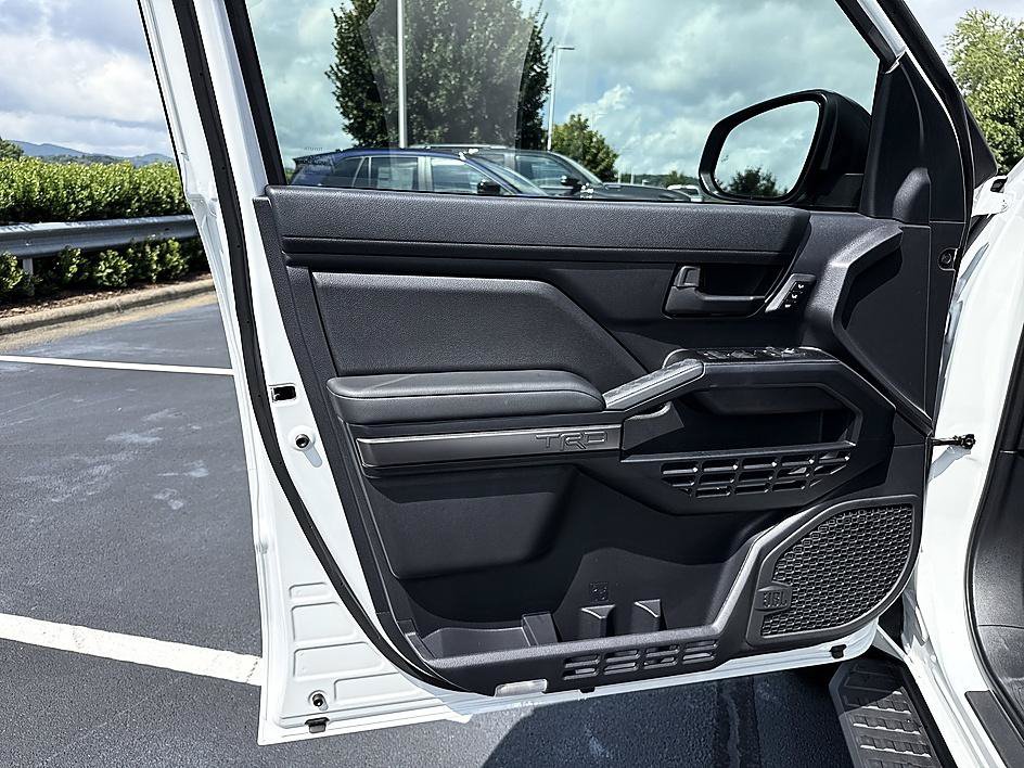 New 2026 Toyota 4Runner TRD Off-Road Premium AWD/4WD image 9