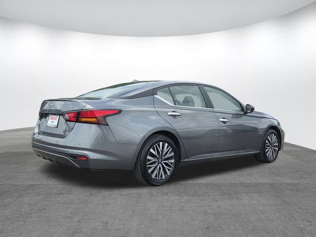 Used 2025 Nissan Altima 2.5 SV FWD image 3