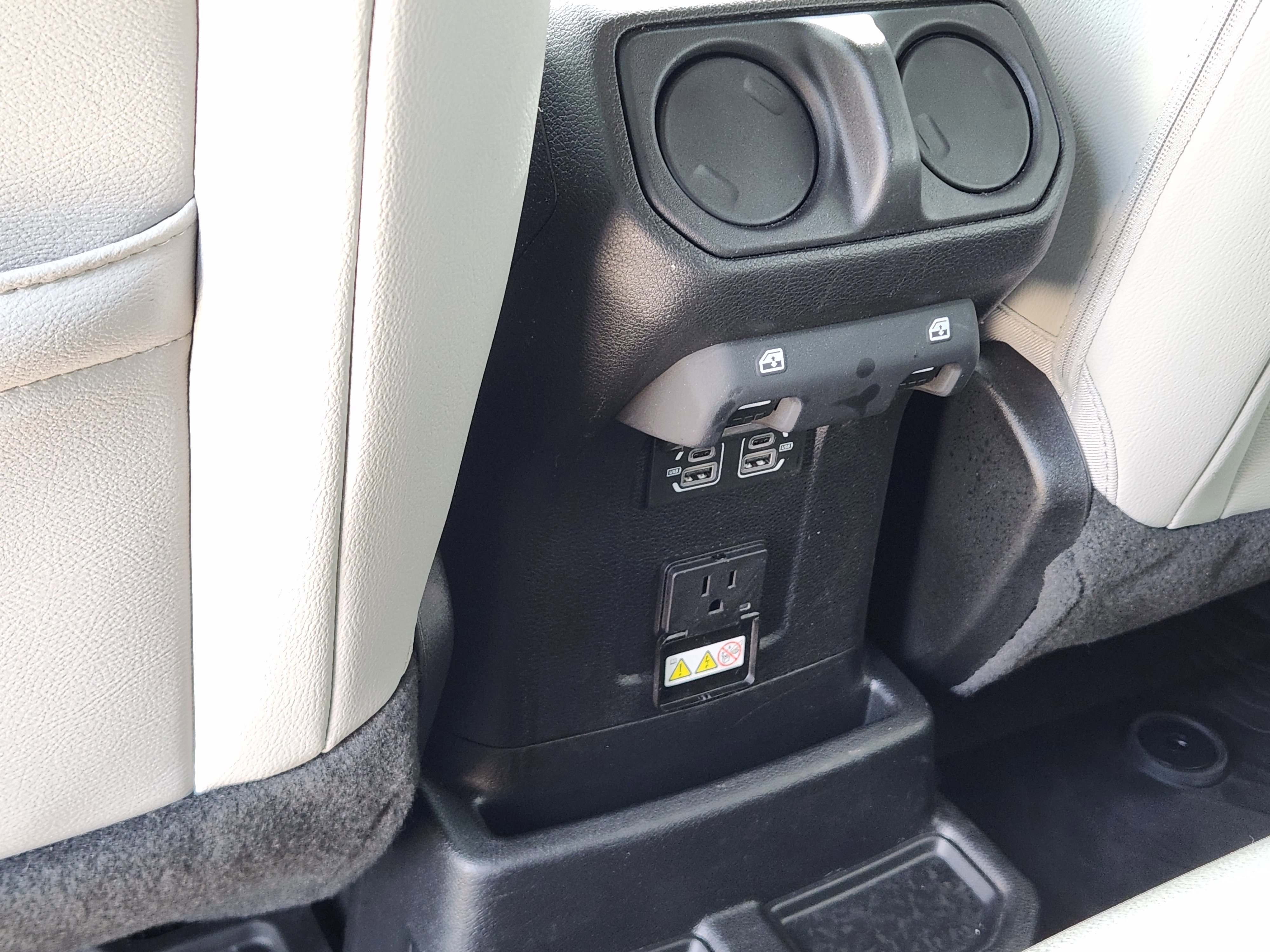 Used 2022 Jeep Wrangler Unlimited Sahara image 34