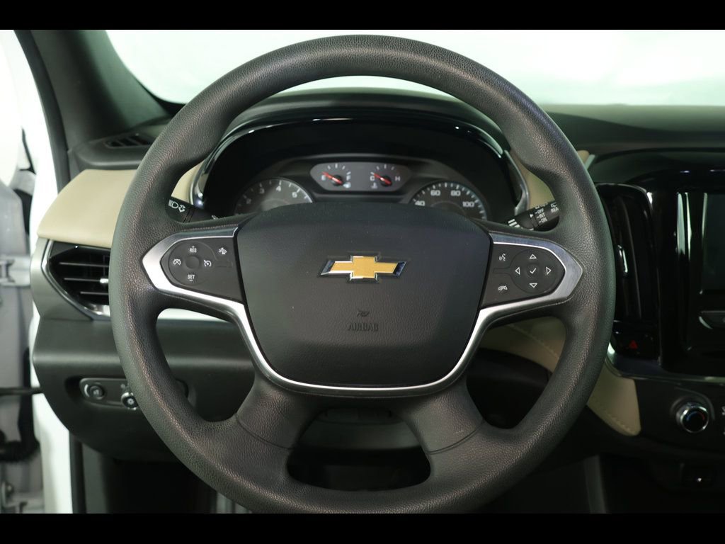 Used 2023 Chevrolet Traverse LS image 12