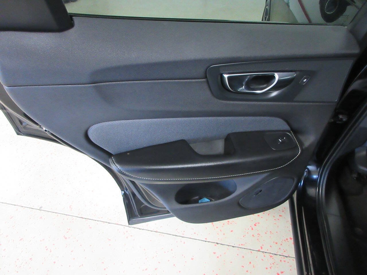 Used 2022 Volvo XC60 B5 R-Design w/ Advanced Package AWD/4WD image 32