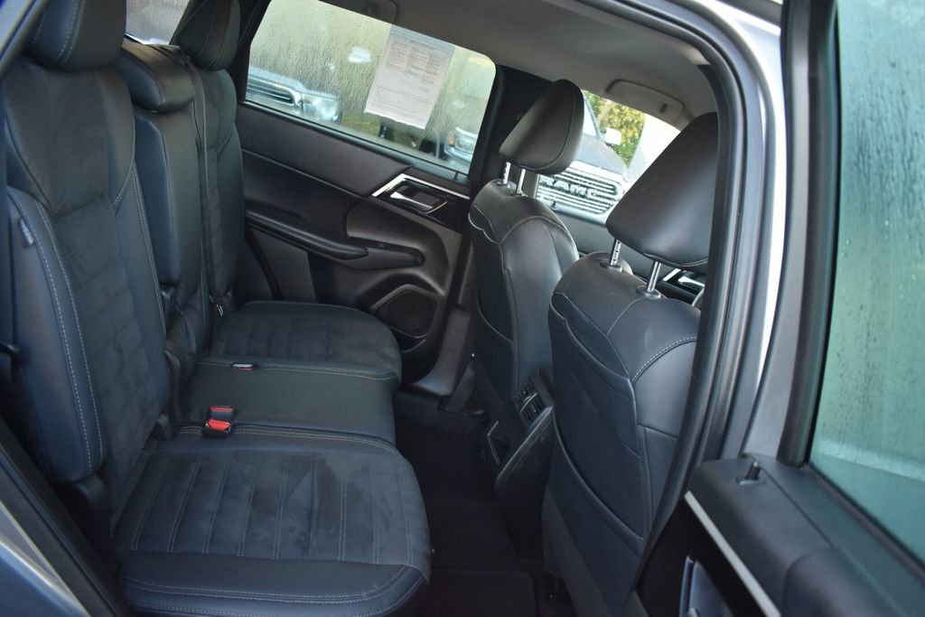 Used 2023 Mitsubishi Outlander SE image 17