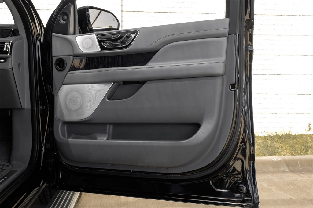 Used 2019 Lincoln Navigator Reserve image 52